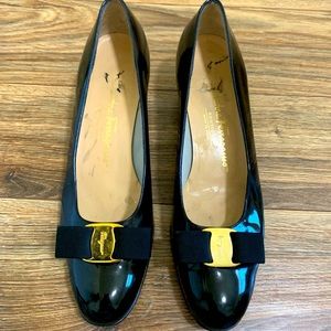 Salvatore Ferragamo Vara Bow Pump, 8.5 A